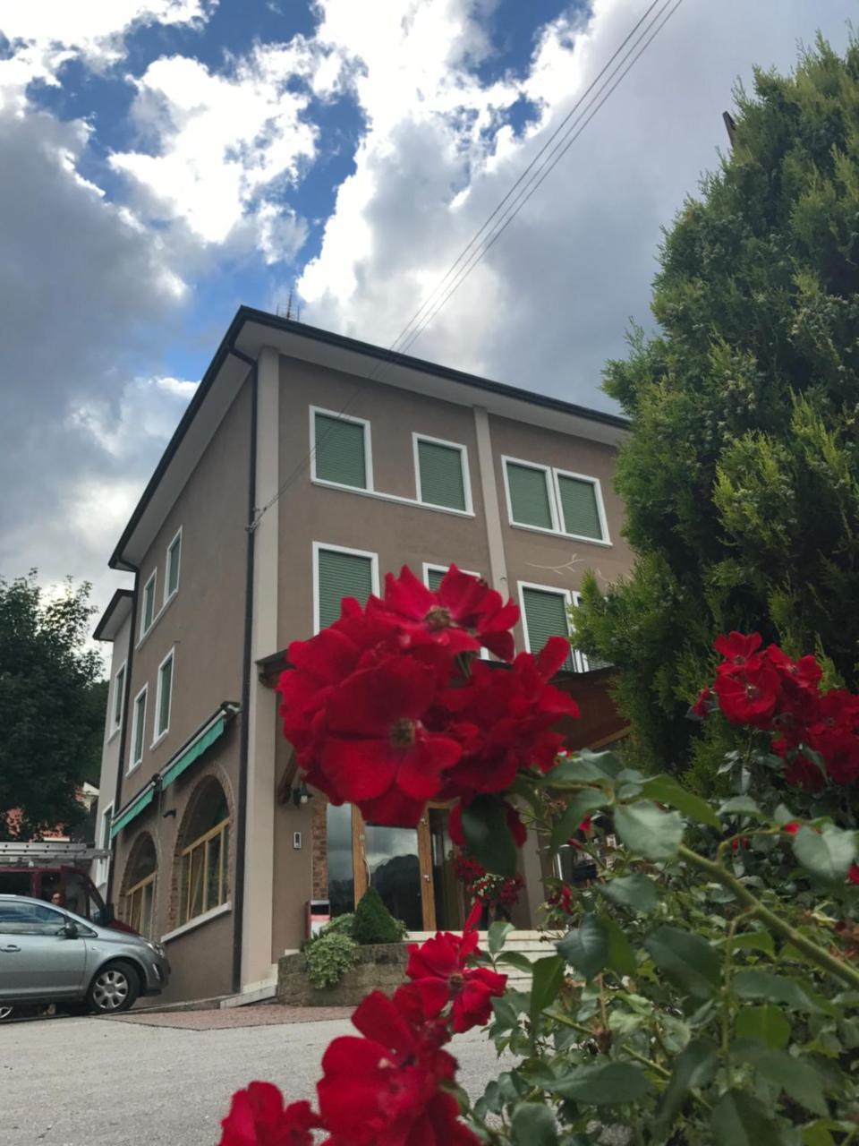Carla Failela Hotel Valli del Pasubio Buitenkant foto